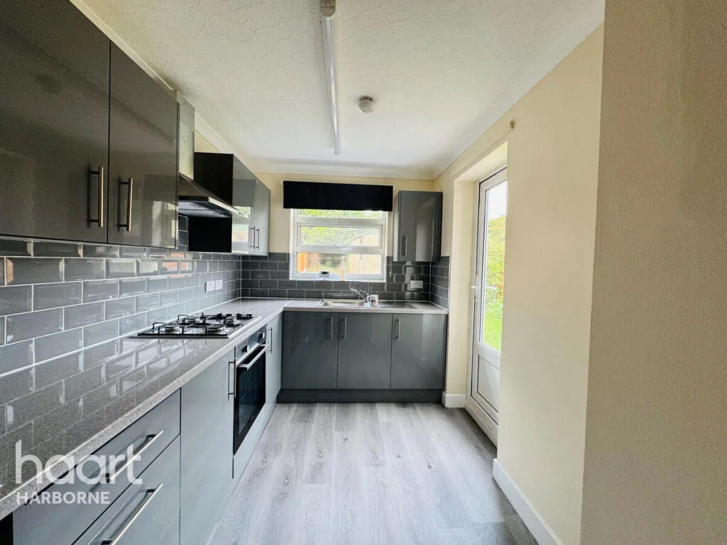3 bedroom semi-detached house for rent