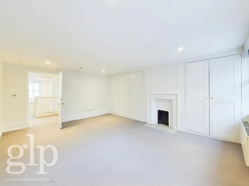 2 bedroom town house for rent