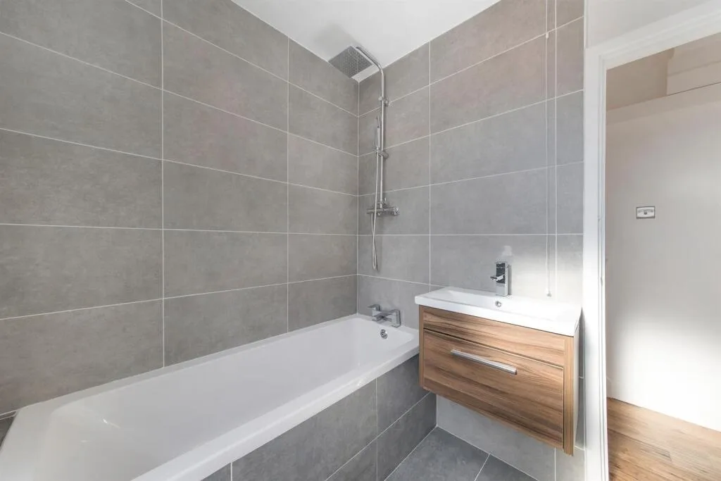 2 bedroom house for rent