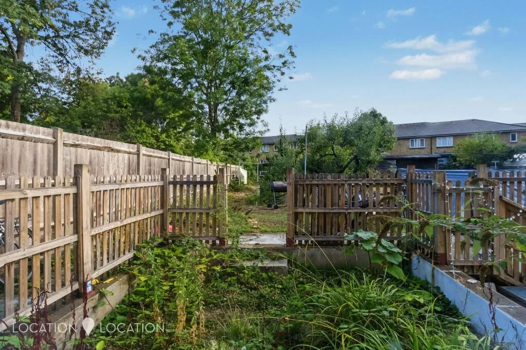 1 bedroom maisonette for rent