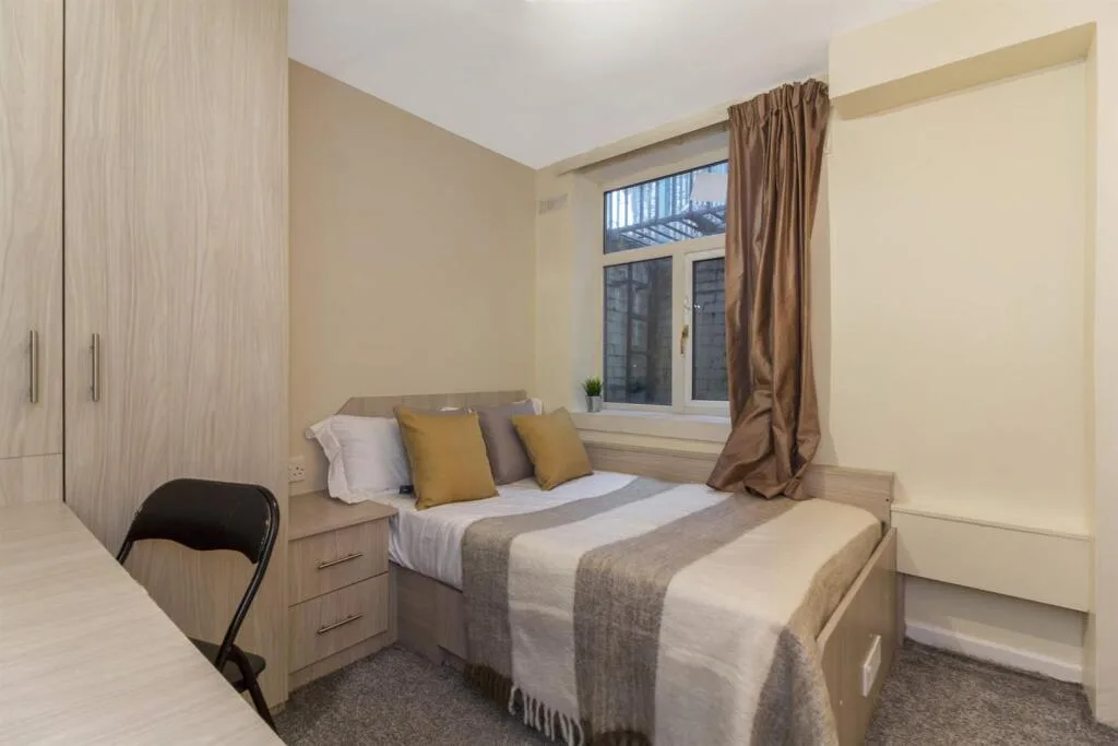 4 bedroom flat for rent