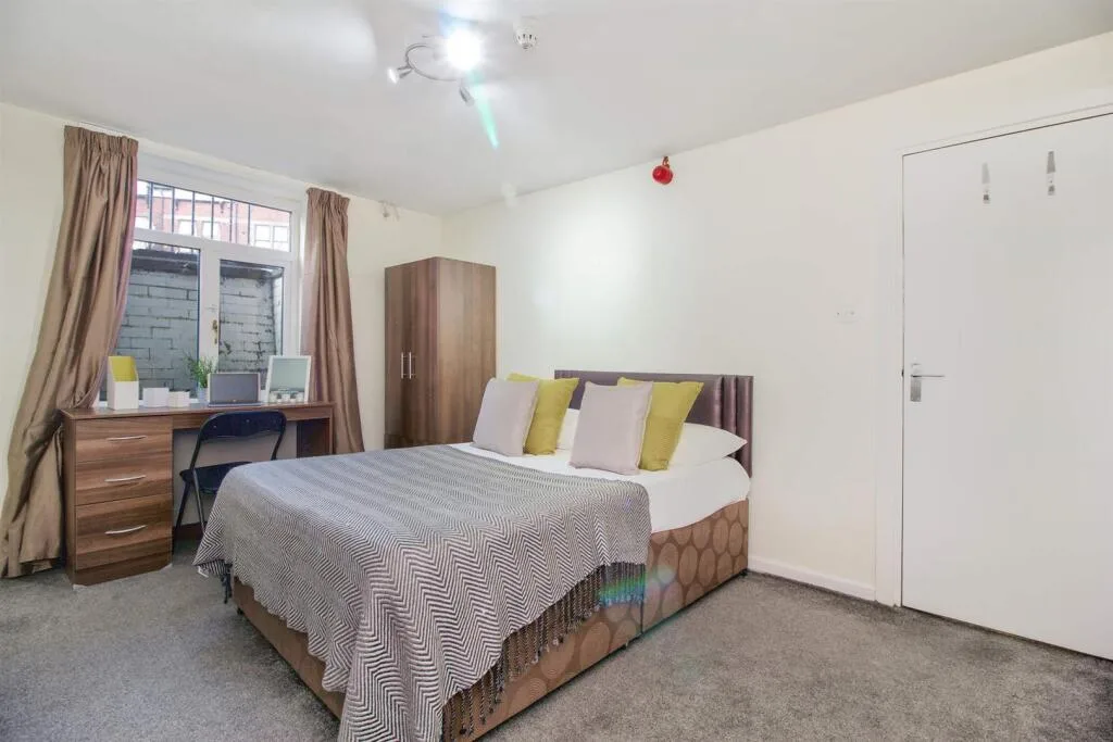 4 bedroom flat for rent
