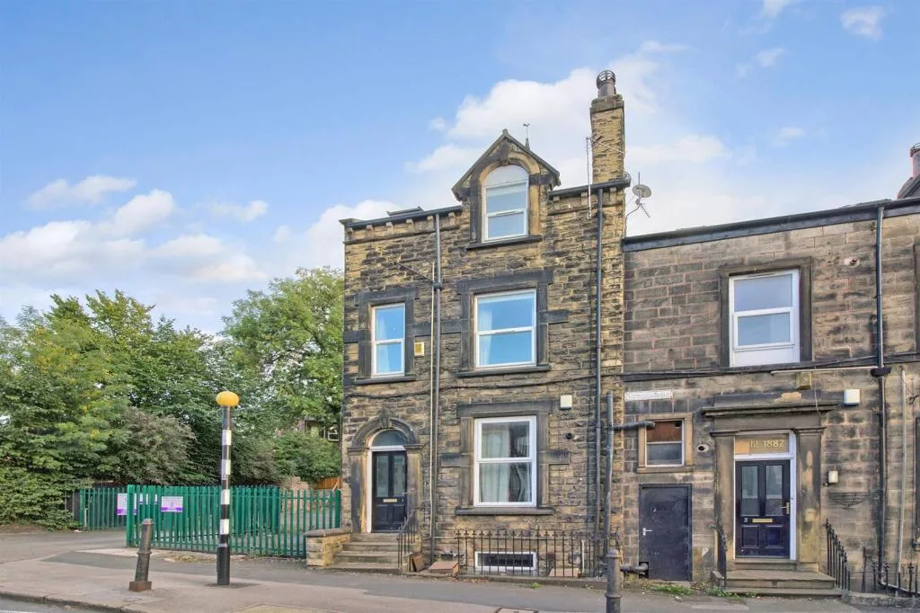 4 bedroom flat for rent