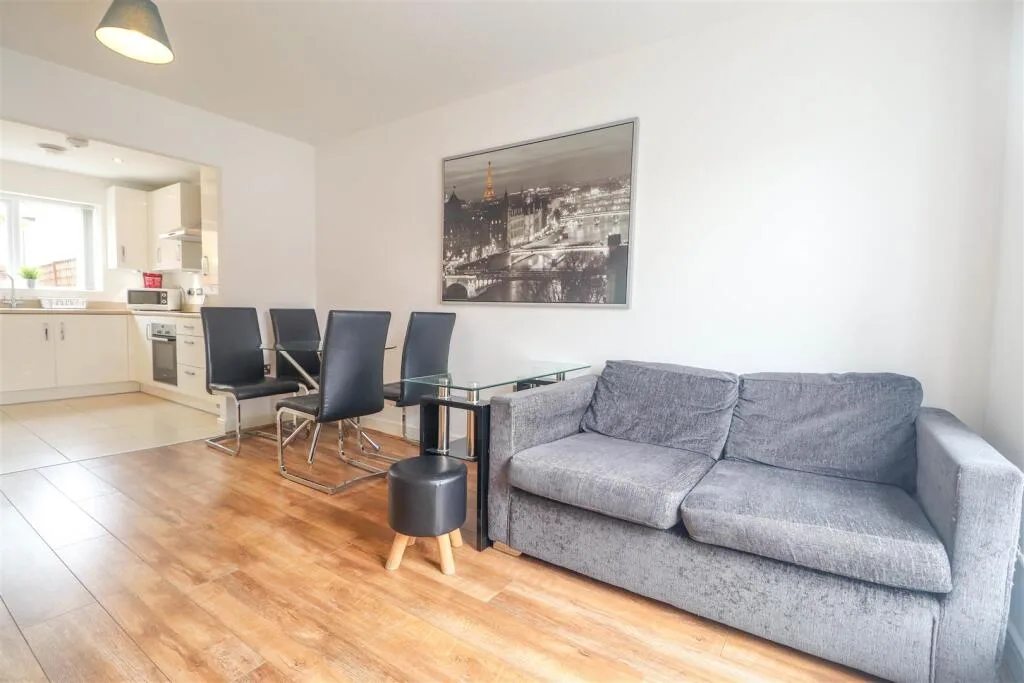 2 bedroom semi-detached house for rent