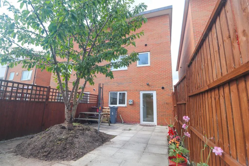 2 bedroom semi-detached house for rent