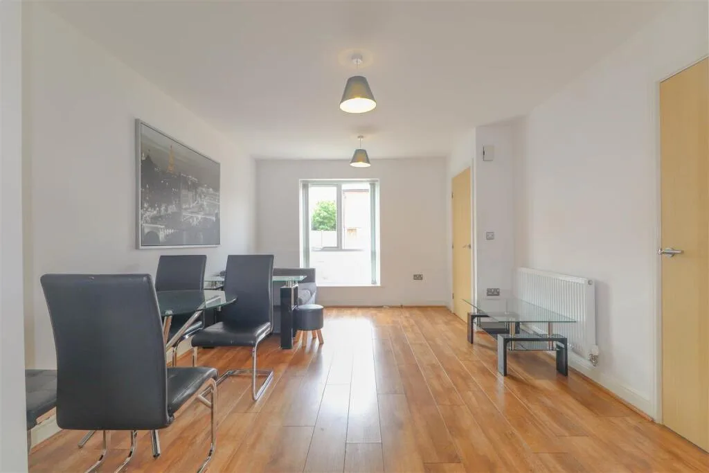 2 bedroom semi-detached house for rent