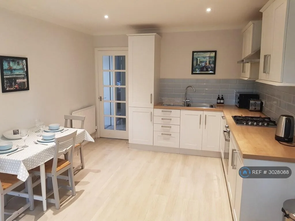 3 bedroom flat for rent