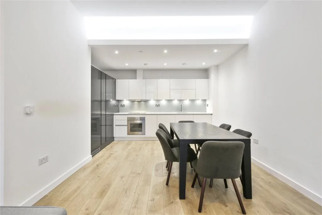 2 bedroom town house for rent