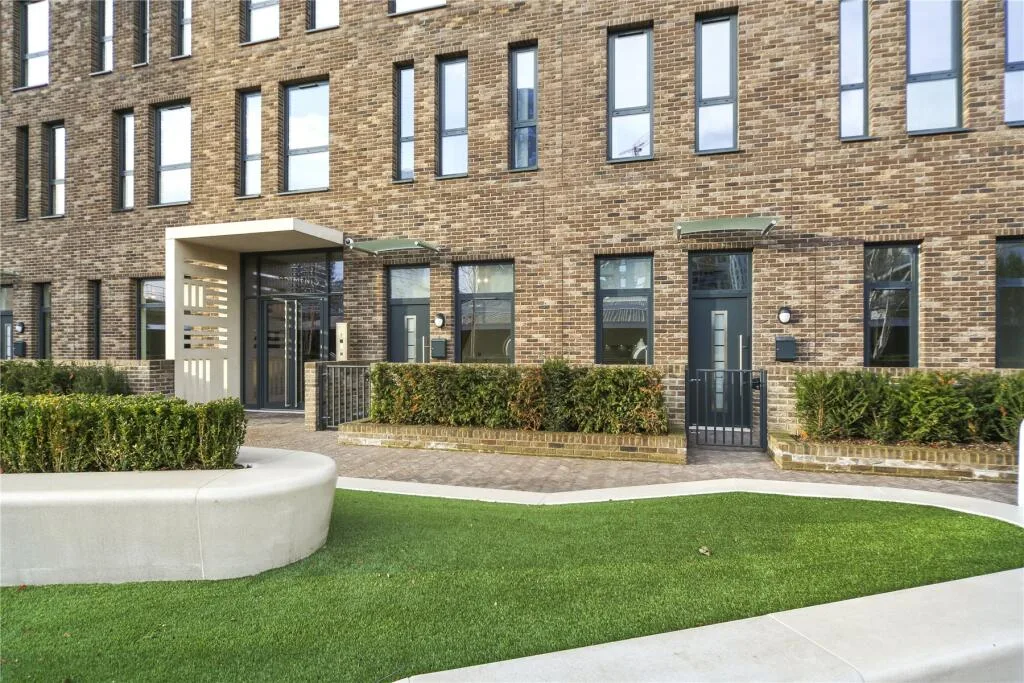 2 bedroom town house for rent