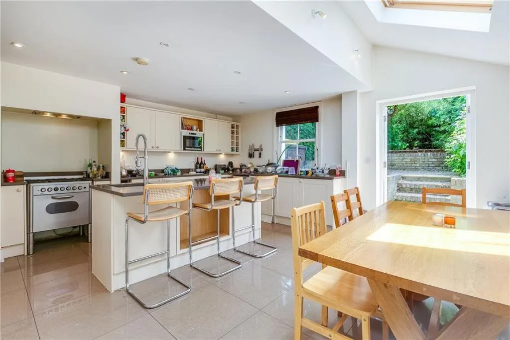 4 bedroom terraced house for rent