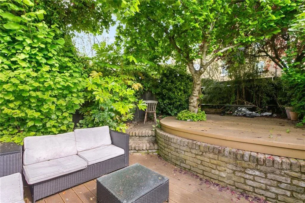 4 bedroom terraced house for rent