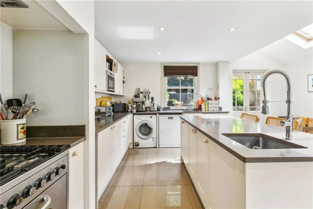 4 bedroom terraced house for rent