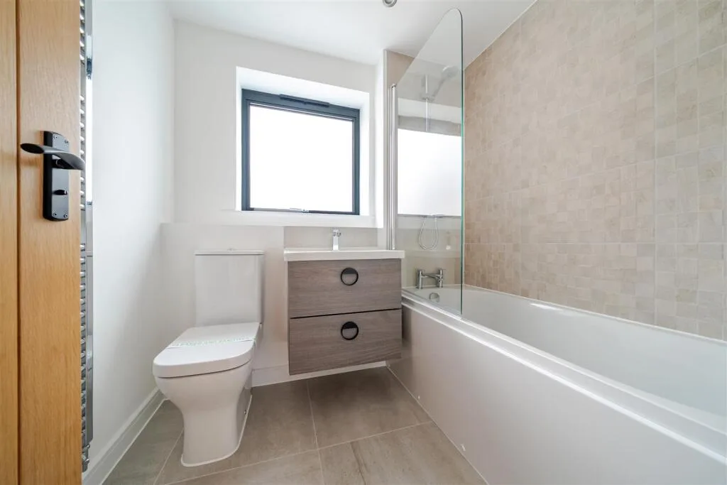 2 bedroom end of terrace house for rent