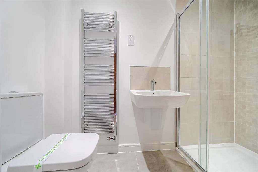 2 bedroom end of terrace house for rent