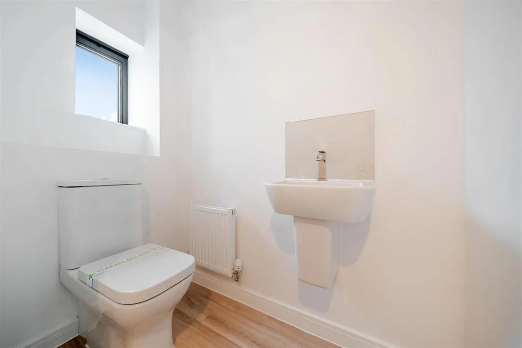 2 bedroom end of terrace house for rent