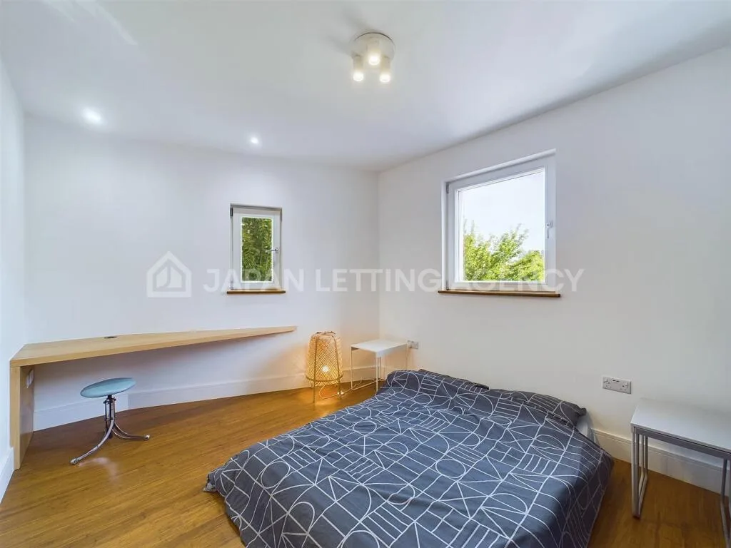 3 bedroom end of terrace house for rent