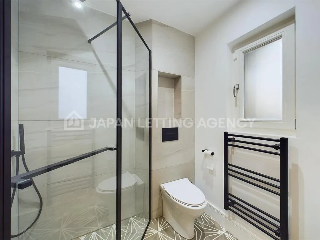 3 bedroom end of terrace house for rent