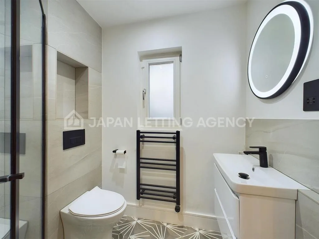 3 bedroom end of terrace house for rent