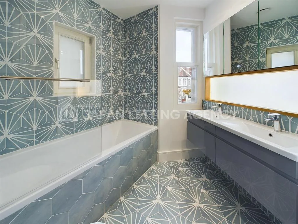 3 bedroom end of terrace house for rent
