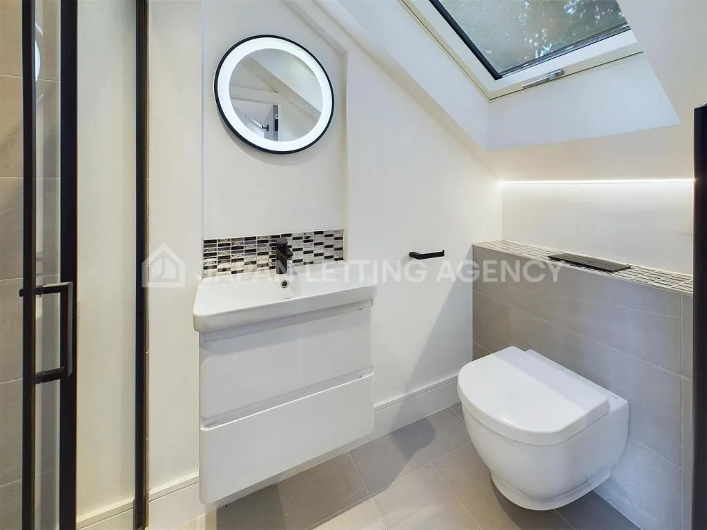 3 bedroom end of terrace house for rent