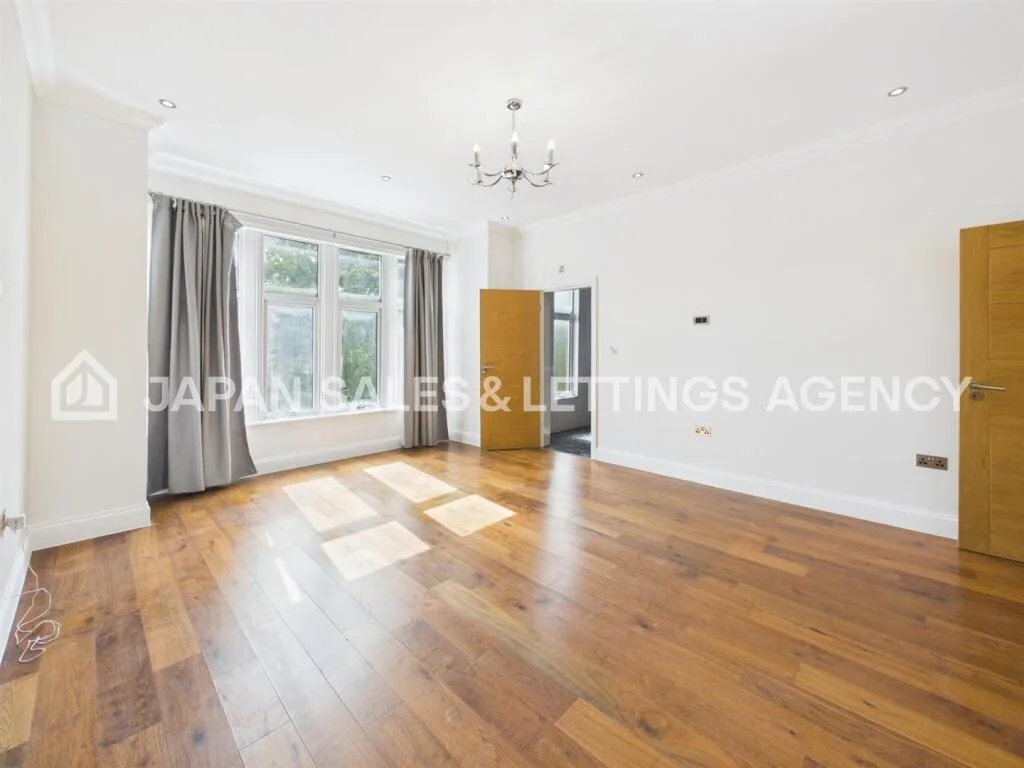 8 bedroom detached house for rent