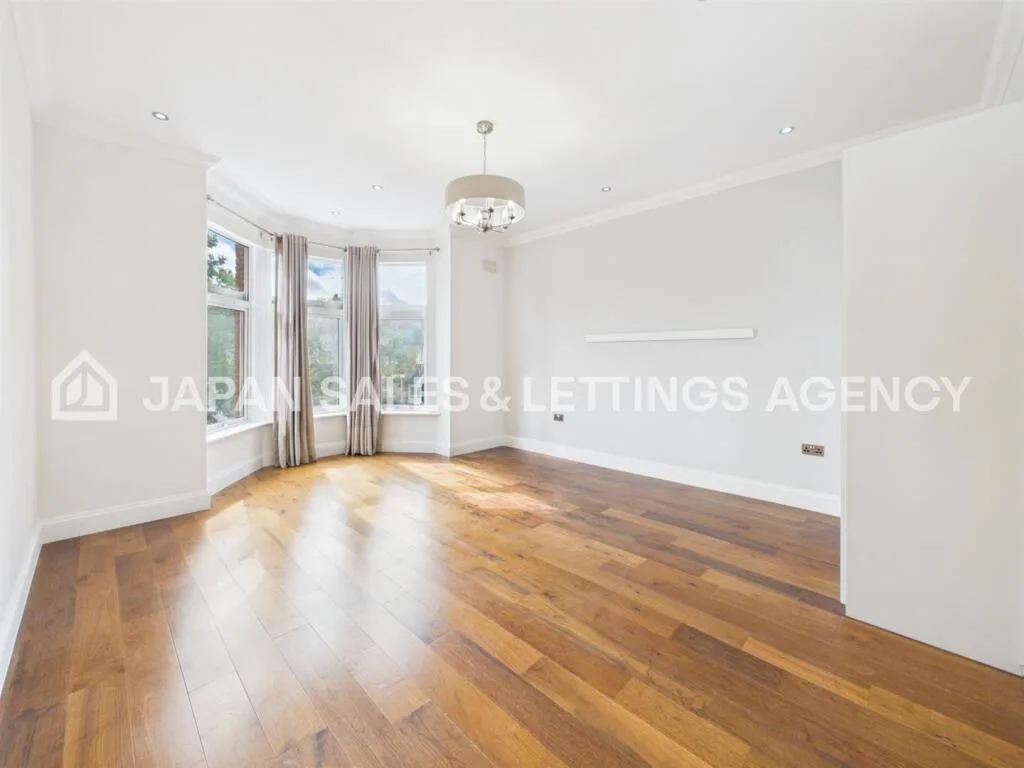 8 bedroom detached house for rent