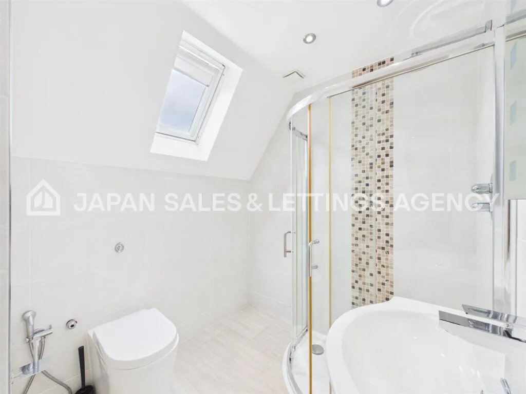 8 bedroom detached house for rent