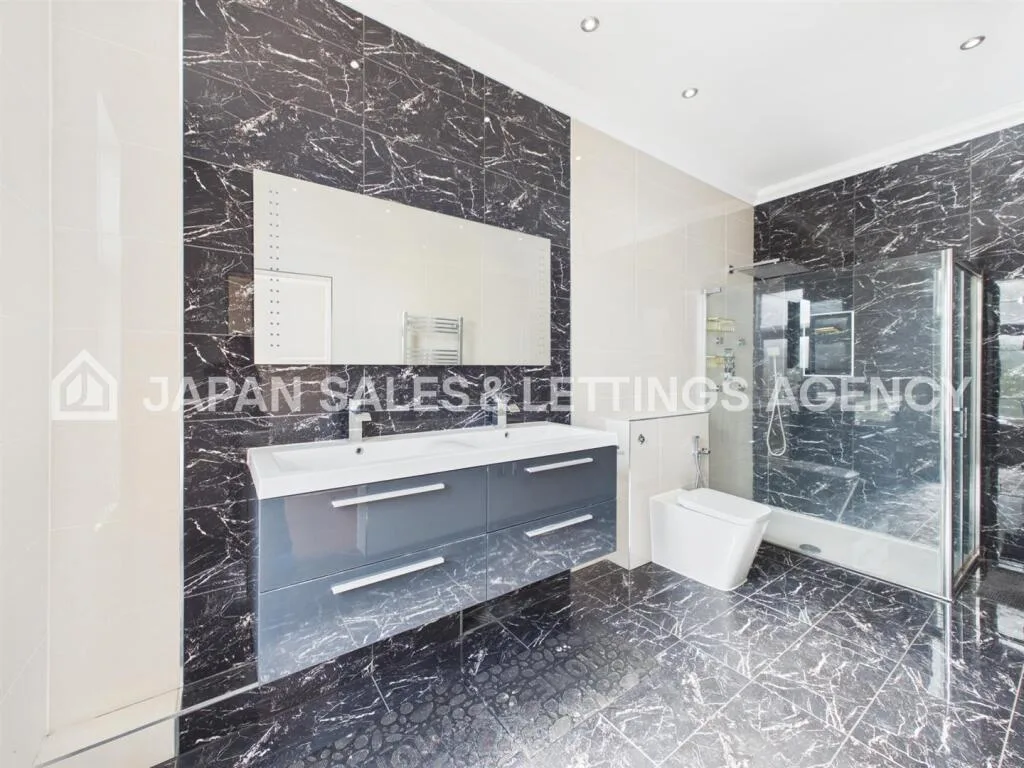 8 bedroom detached house for rent
