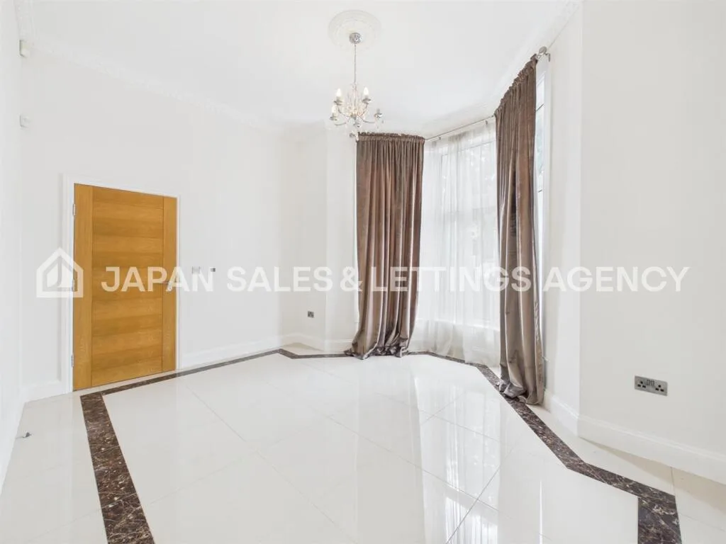 8 bedroom detached house for rent