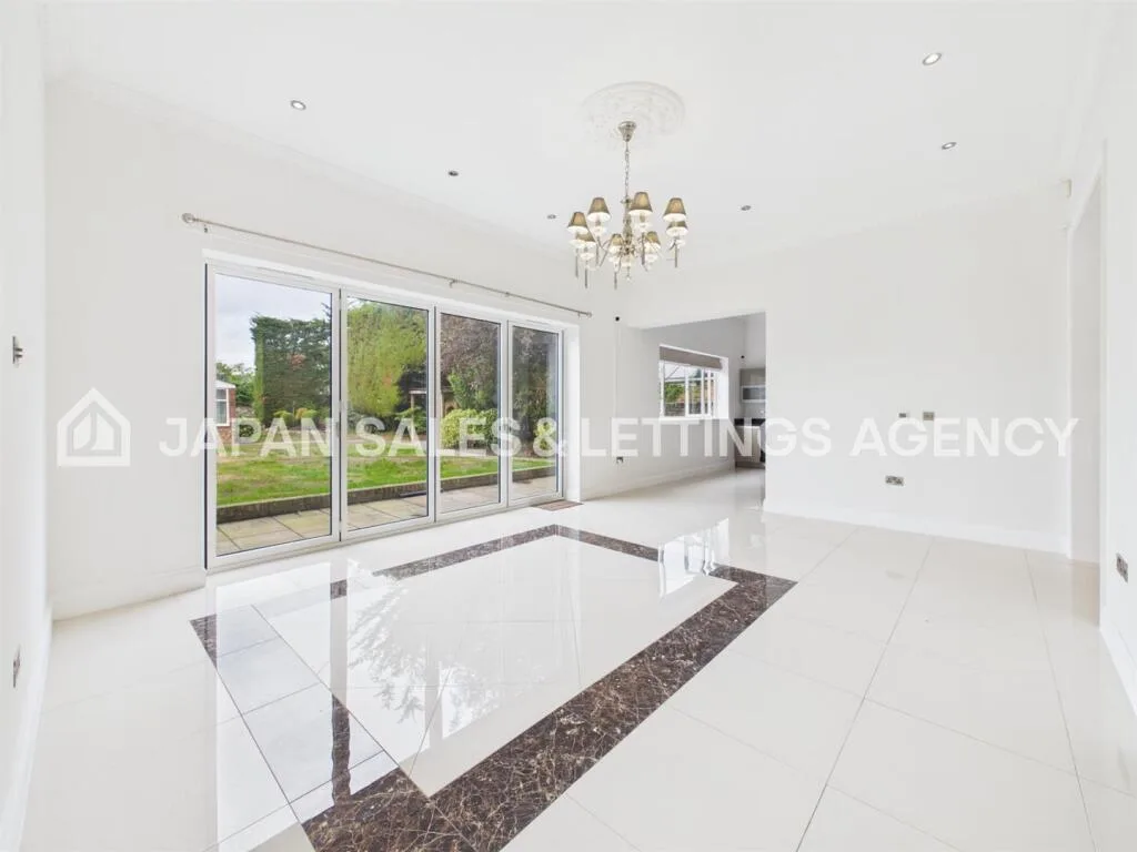 8 bedroom detached house for rent