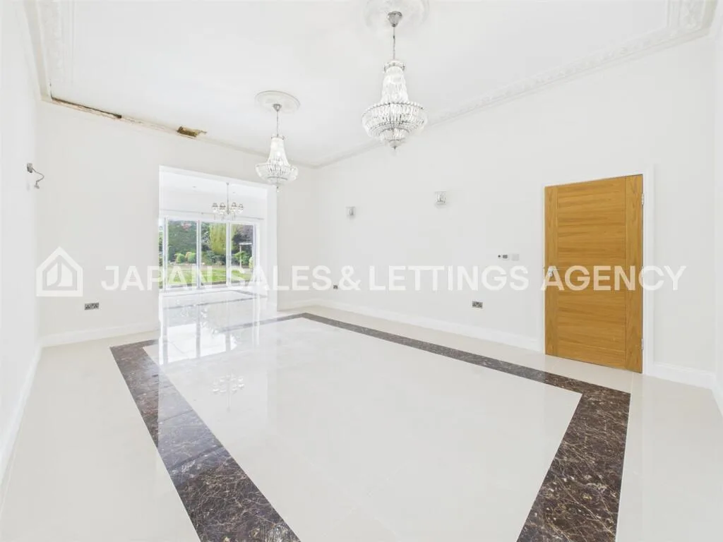 8 bedroom detached house for rent