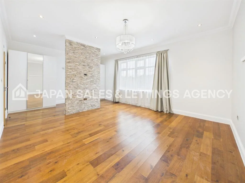8 bedroom detached house for rent