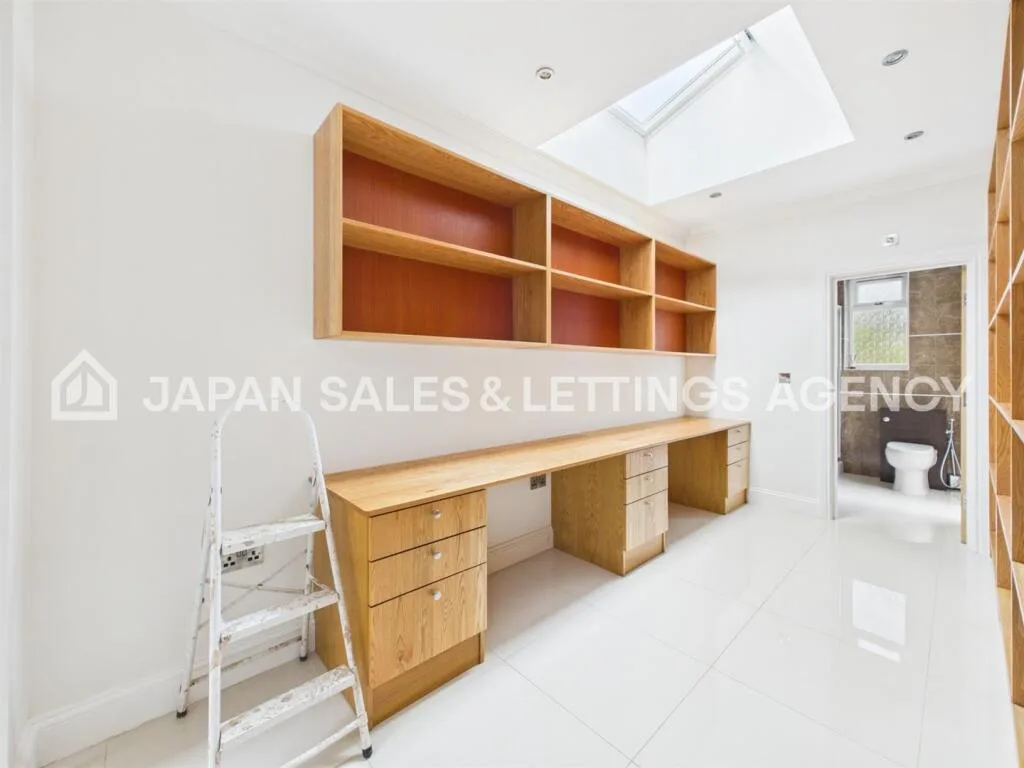 8 bedroom detached house for rent
