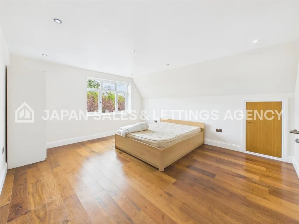 8 bedroom detached house for rent