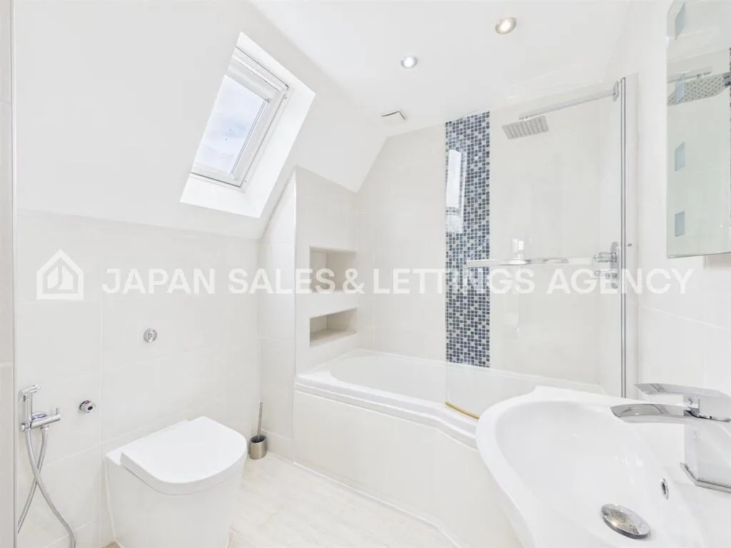 8 bedroom detached house for rent