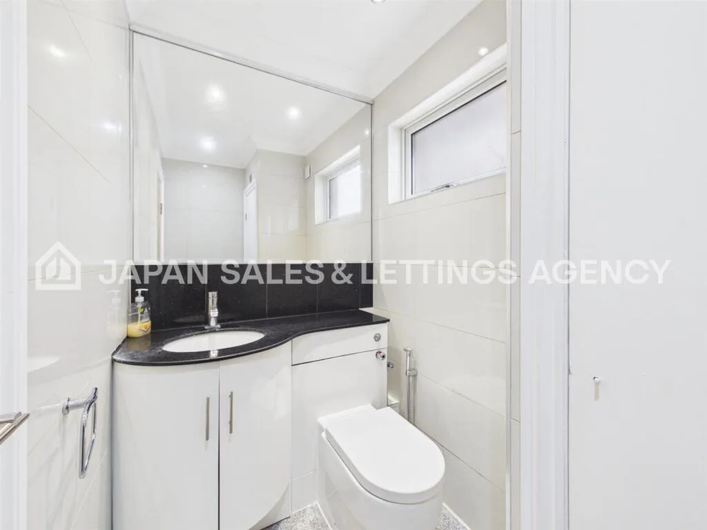 8 bedroom detached house for rent