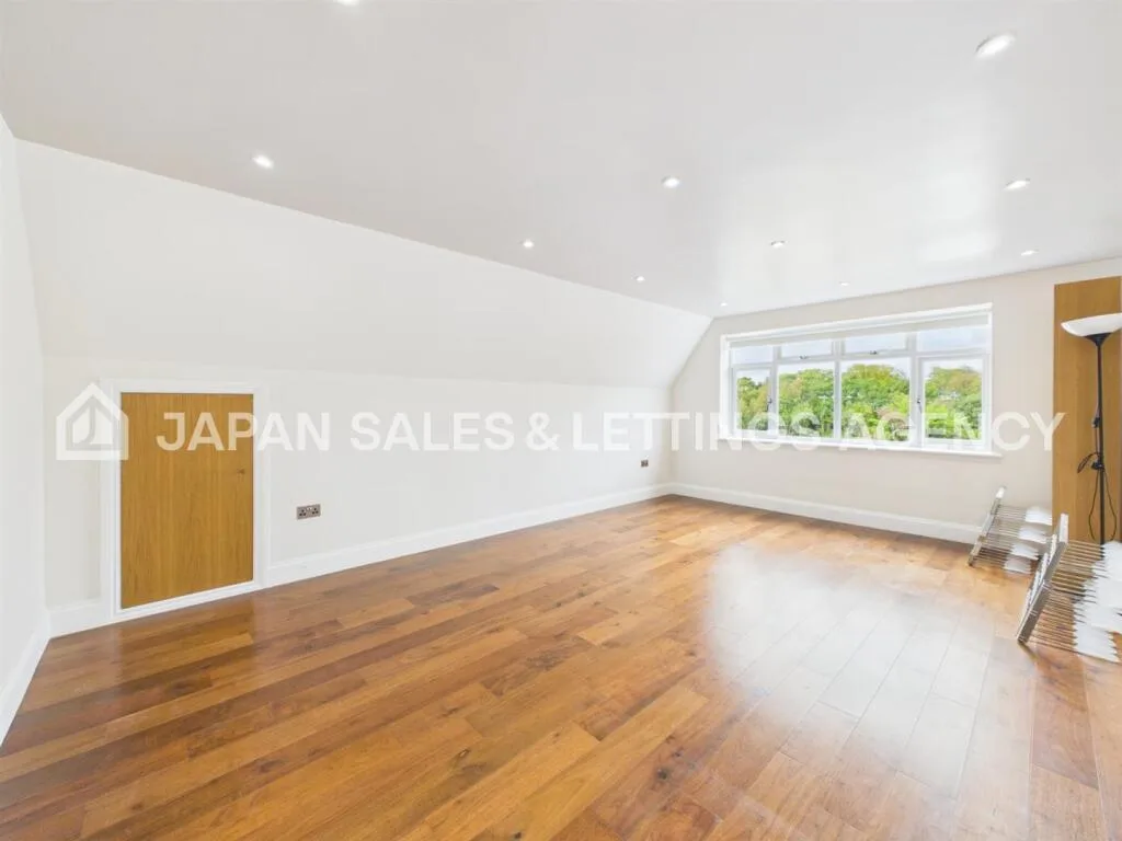 8 bedroom detached house for rent
