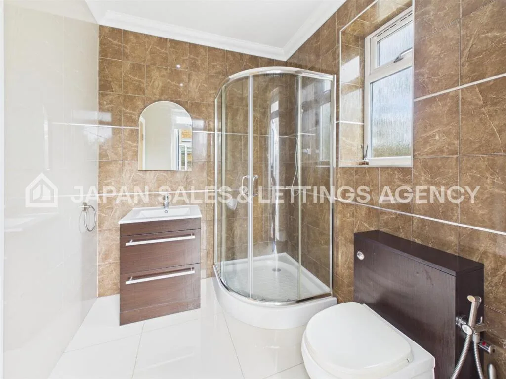 8 bedroom detached house for rent