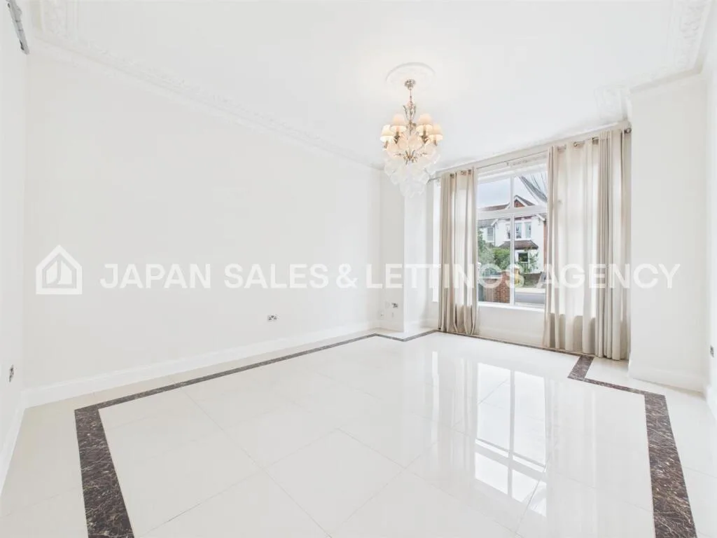8 bedroom detached house for rent