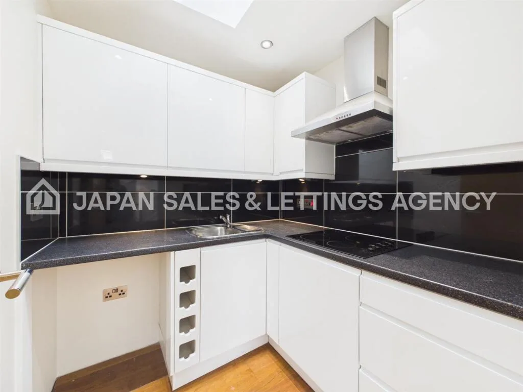 8 bedroom detached house for rent