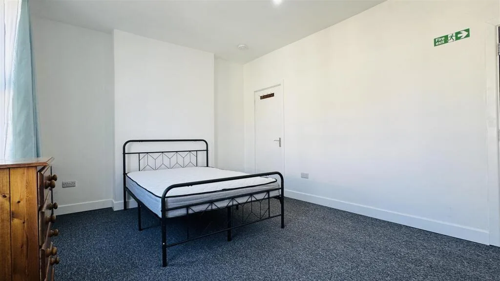 5 bedroom terraced house for rent