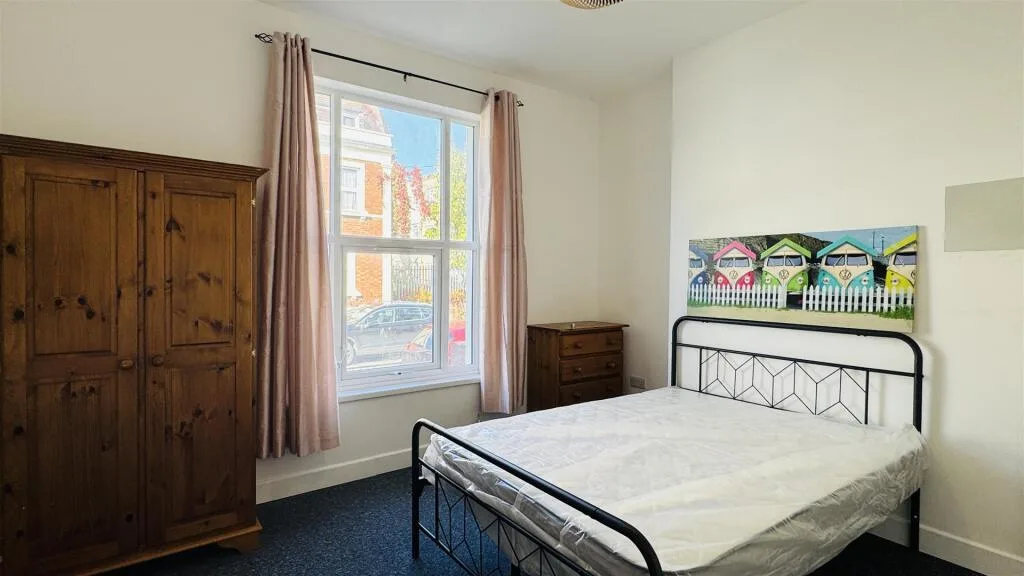 5 bedroom terraced house for rent