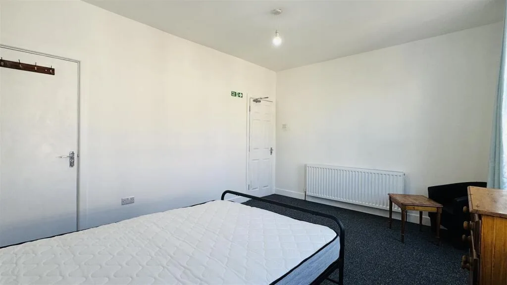 5 bedroom terraced house for rent