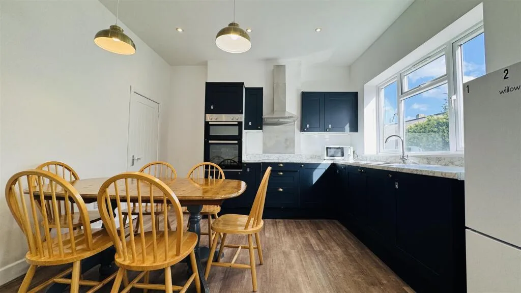 5 bedroom terraced house for rent