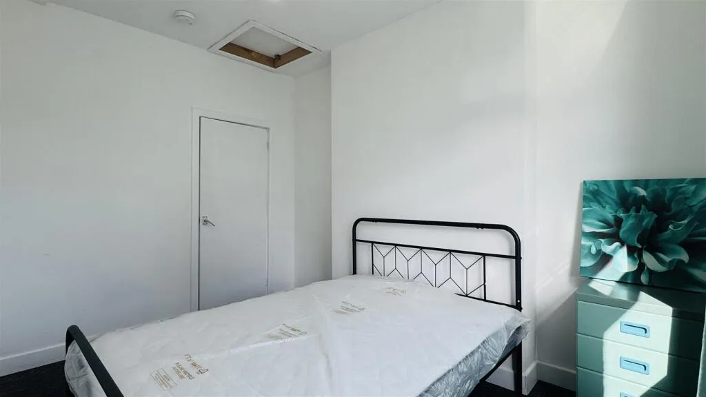 5 bedroom terraced house for rent
