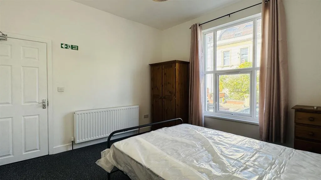 5 bedroom terraced house for rent