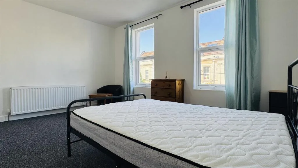 5 bedroom terraced house for rent