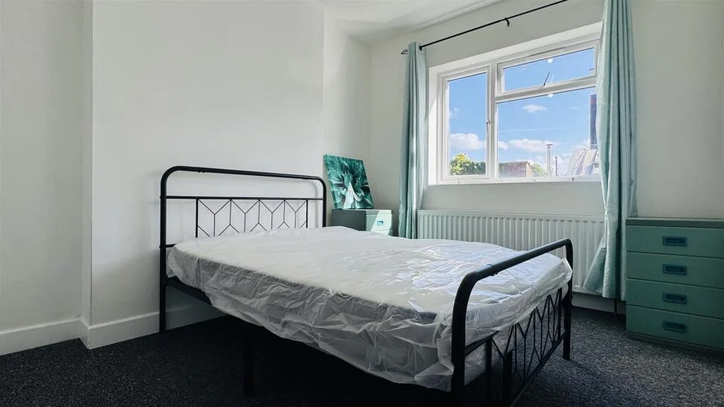 5 bedroom terraced house for rent