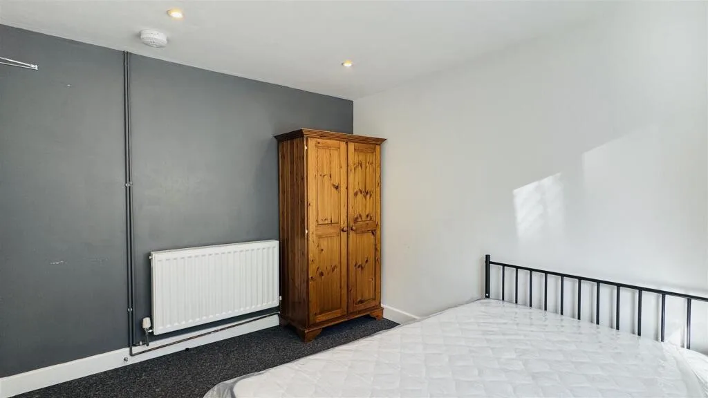 5 bedroom terraced house for rent