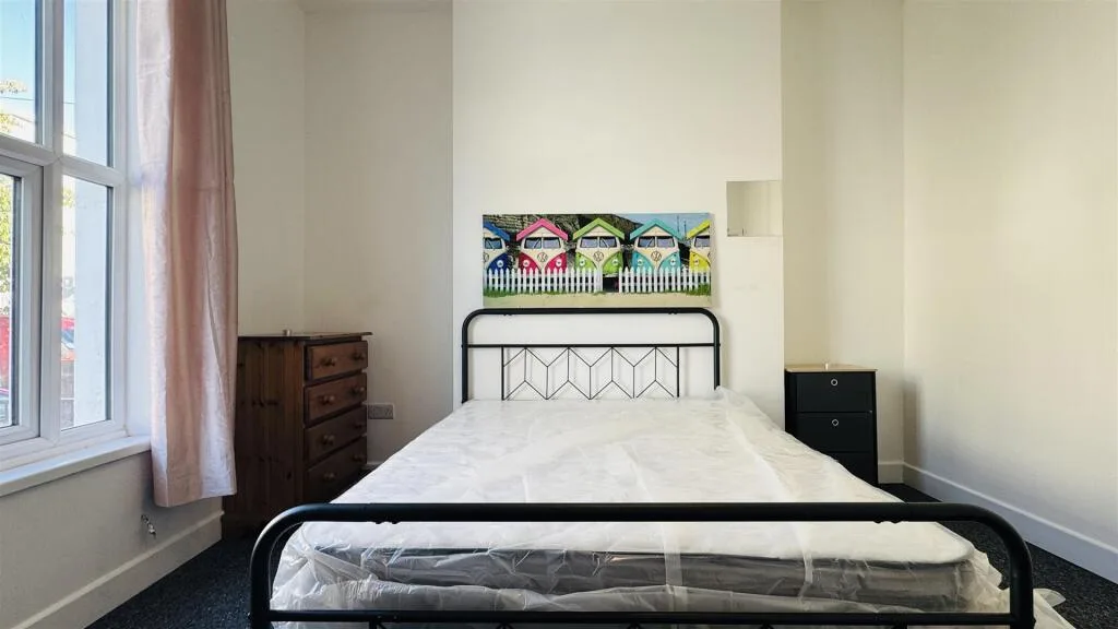 5 bedroom terraced house for rent